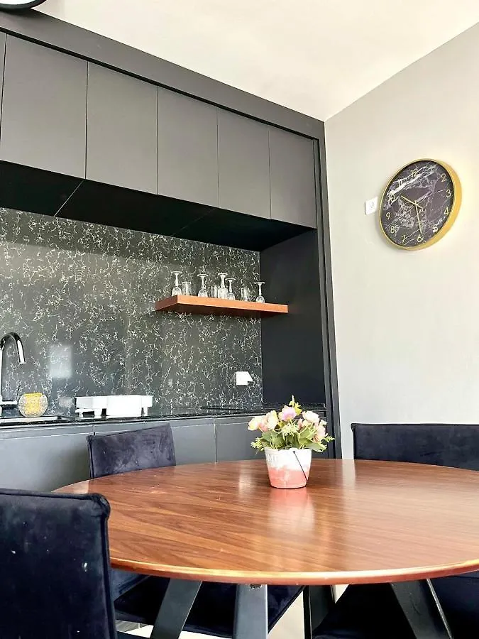 Esterin Royal Park Apartments Ελάτ